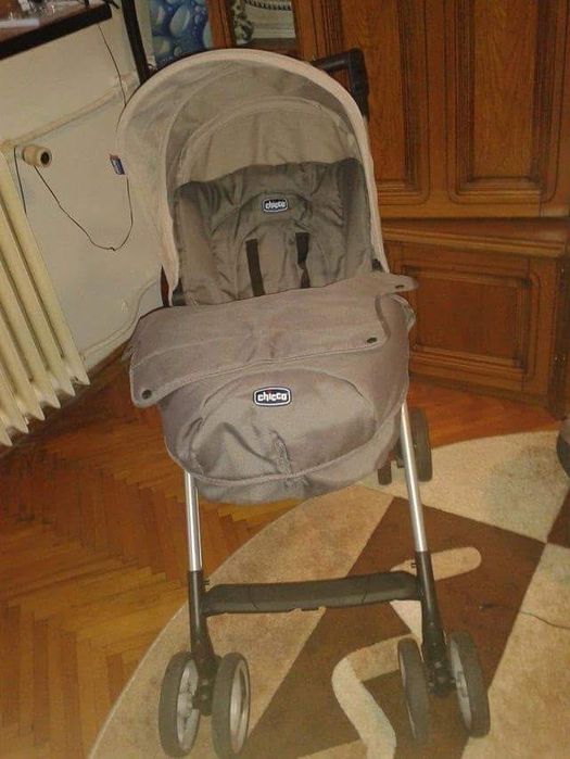 Vand cărucior chicco