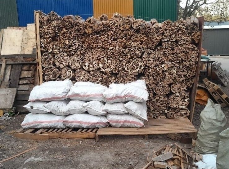 Дрова в мешках на растопку