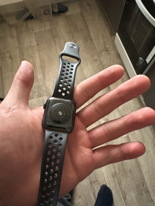 Apple watch SE 1 поколения
