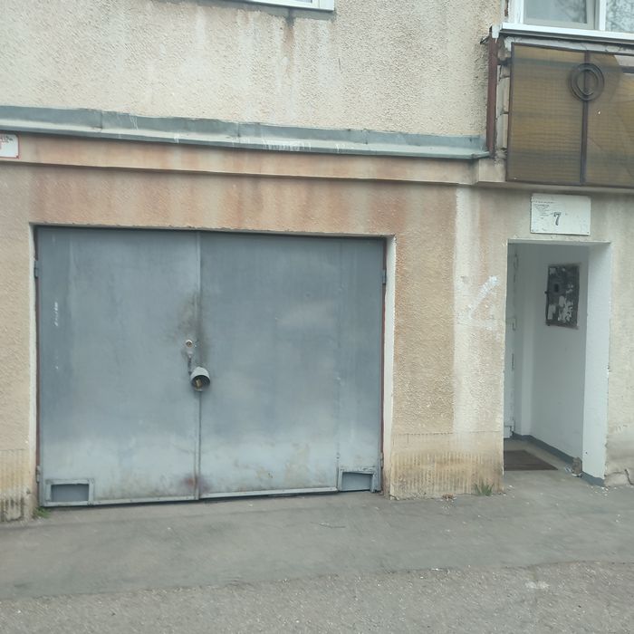 Apartament cu 2 camerei+garaj sub bloc