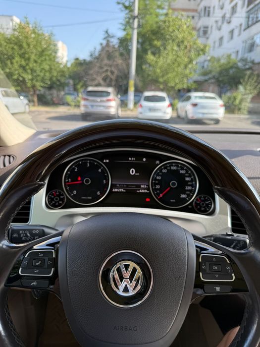 Vând Volkswagen Touareg V6 3.0 TDI 259 CP