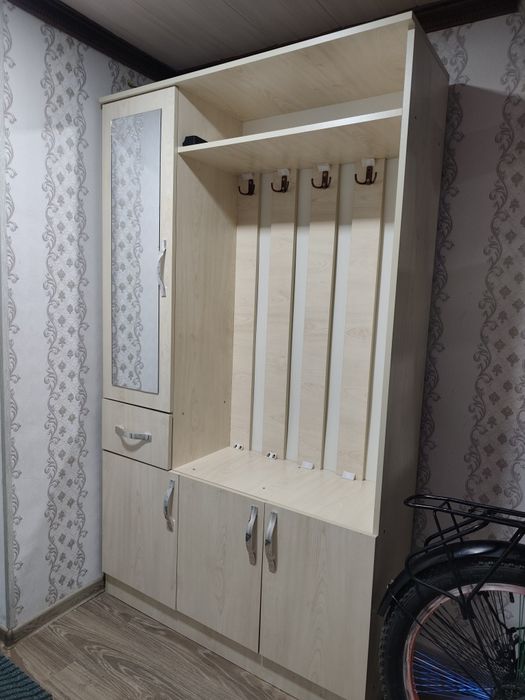 Продается шкаф в прихожую. В отличном состоянии