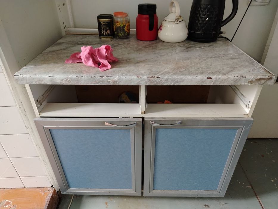 Eski lekin yahshi holatda mebel