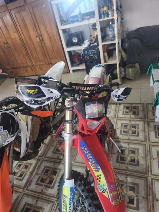 Vând Honda CRF250R - enduro