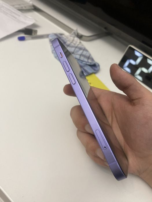 iphone 12 перестал включаться