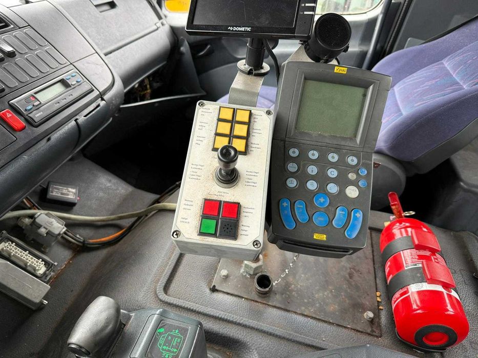 Autoutilitara Sararita Mercedes Atego 5m cub