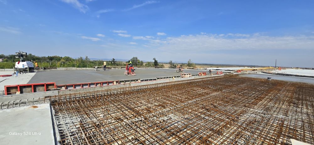 Turnare Beton finisat cu cuarț si Elicopter, sapa hală industrial