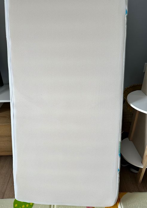 Дървена кошара за бебе и матраче