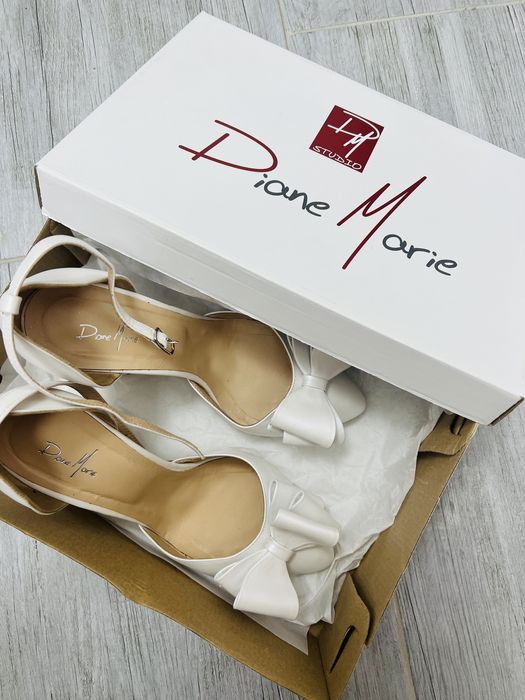 Pantofi din piele