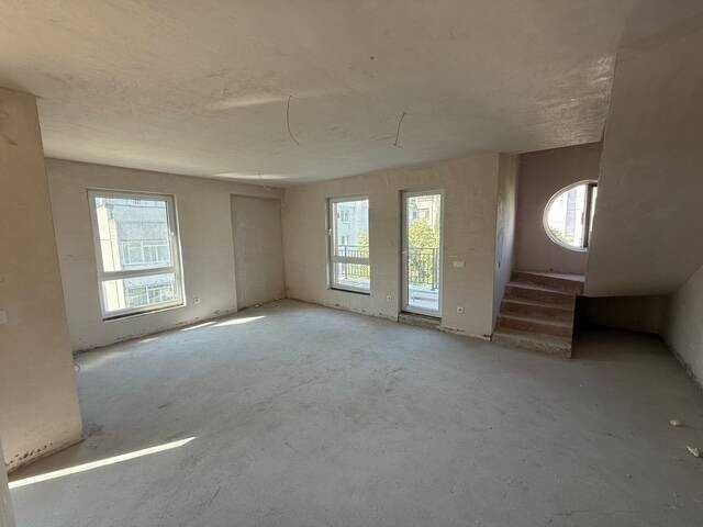 Продава се Мезонет в Бургас, Братя Миладинови - 163 кв.м за 2025 €/кв.м - Снимка #1