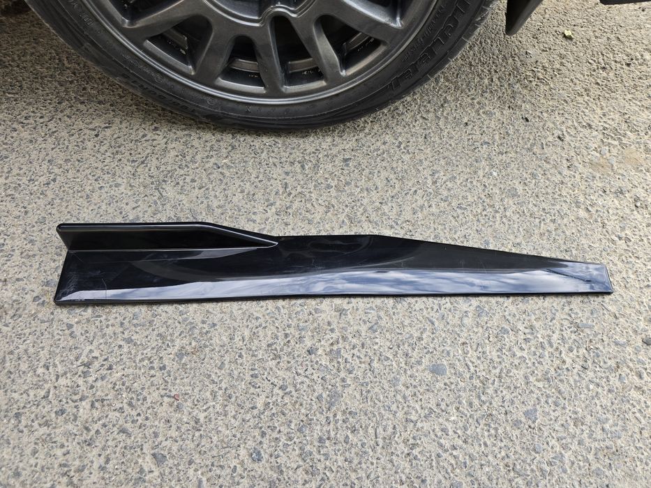 Сплиттер на порог автомобиля