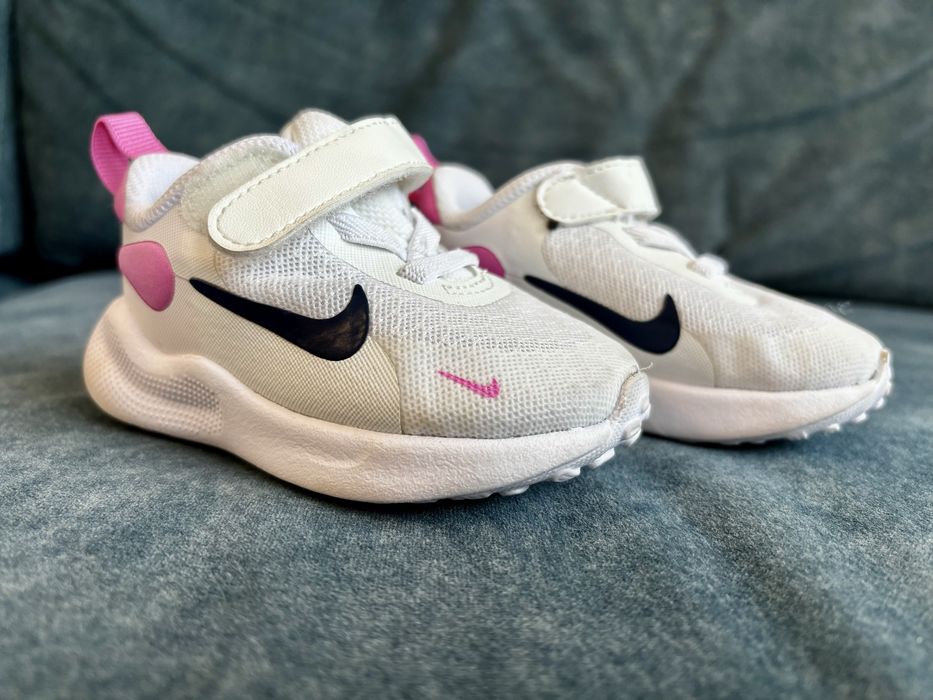 Маратонки Nike revolution 5