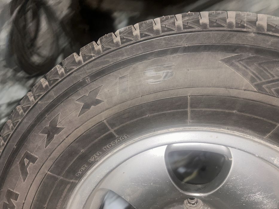 Продам колеса с дисками на джип