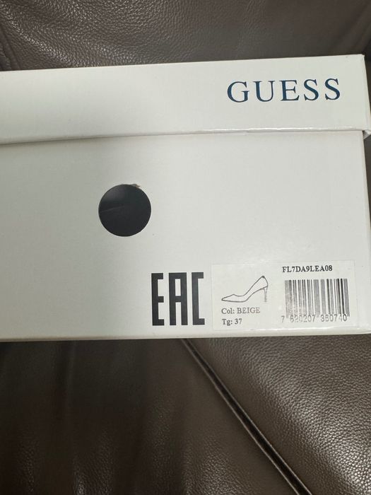 Дамски обувки на Guess