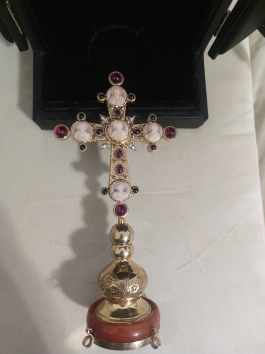 Cruce din argint aurit