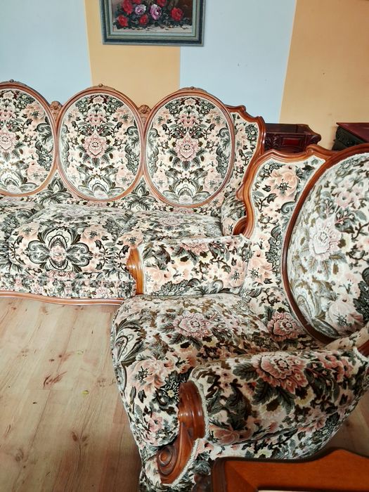 Диван  с  кресла