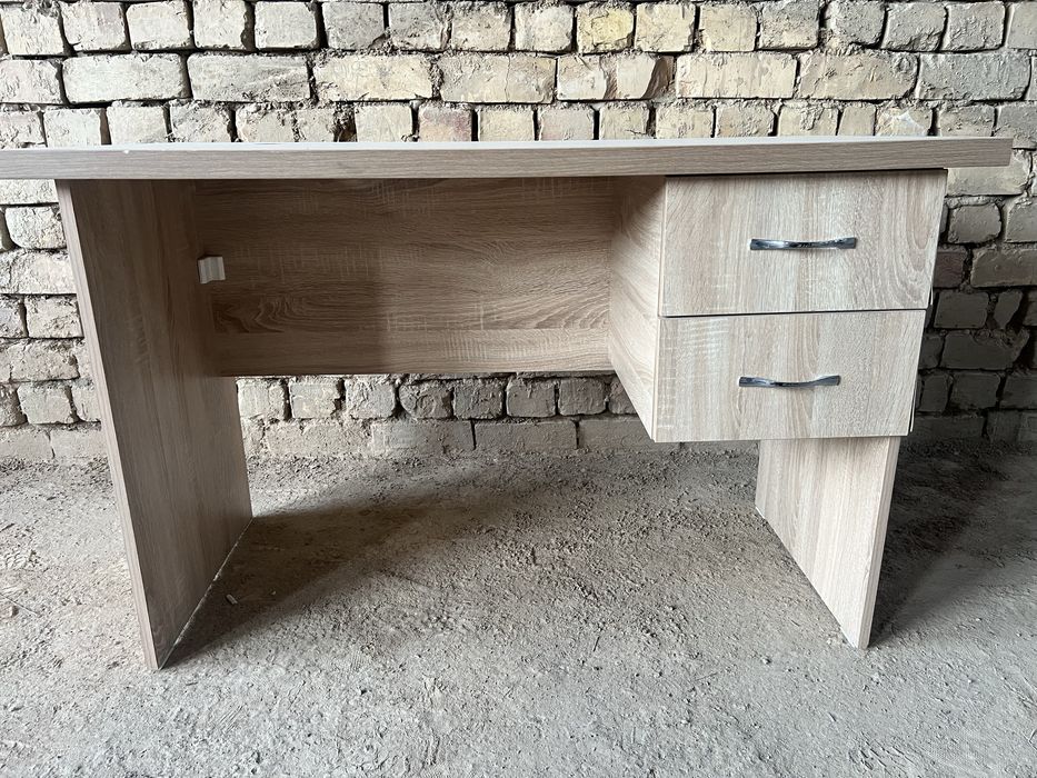 Стол для офисных работ