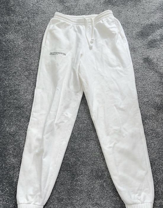 Pangaia бял екип