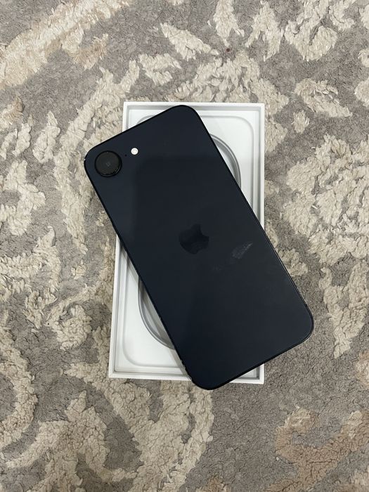 Iphone 16e черный