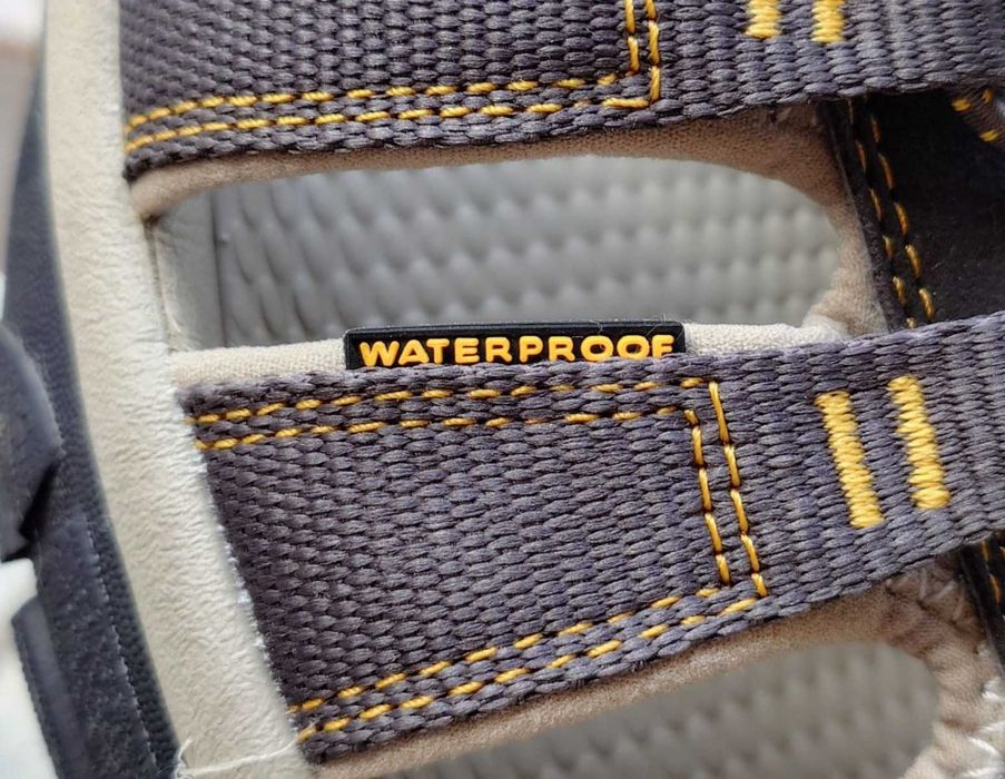 НОВИ сандали KEEN