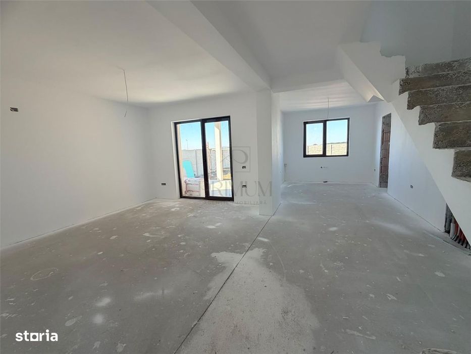 Duplex Despartit Prin Camera Tehnica - Personalizare Interioara - Zona