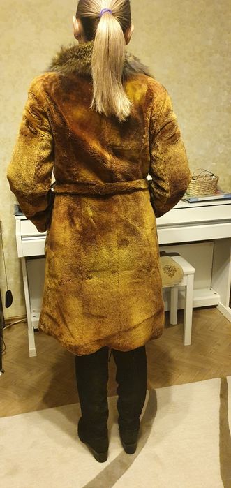 Шубка с лисьим воротником