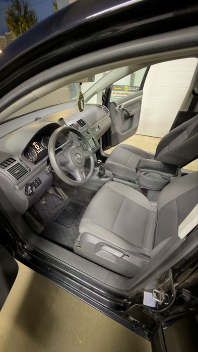 VOLKSWAGEN Touran 2012 — imagine 5