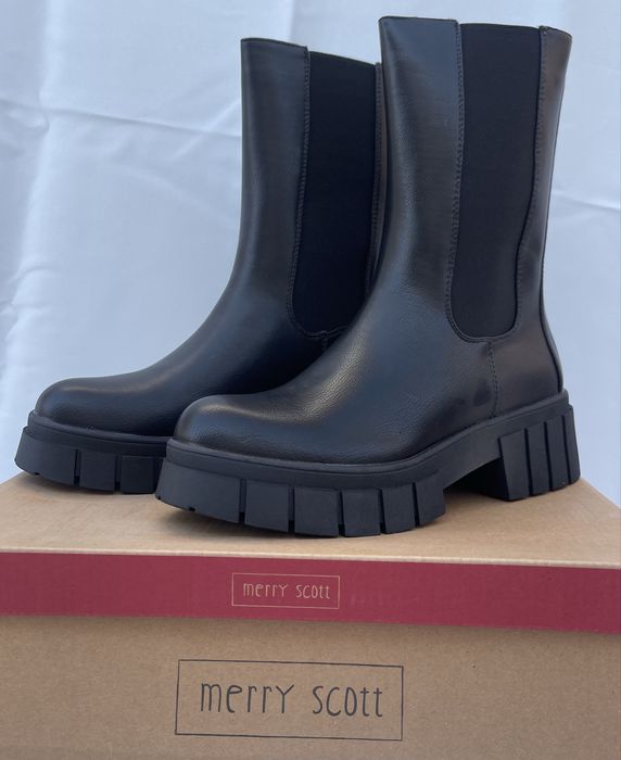 Дамски черни боти