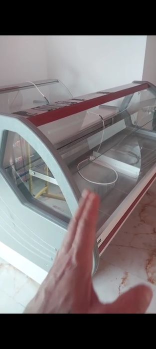 Витриный холодильник
