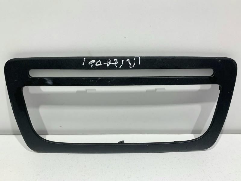 Rama / Ornament radio CD Seat Ibiza 4 6J 6J0858063