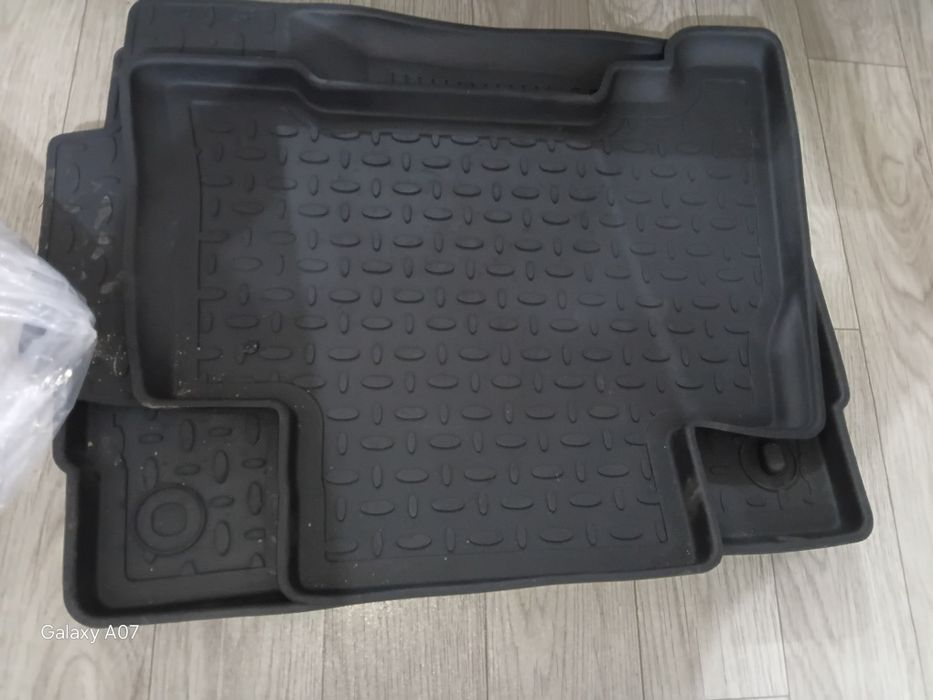 Магнитофон, полик для Прадо 150,155