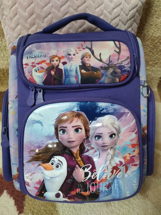 Ранец школьный.   .