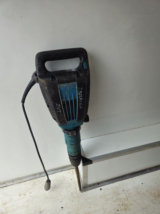 Demolator Makita HM1214C