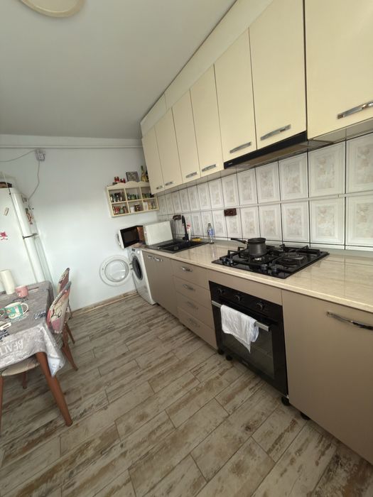 Apartament cu 3 camere (Blocul din spatele hotelului Kristal)