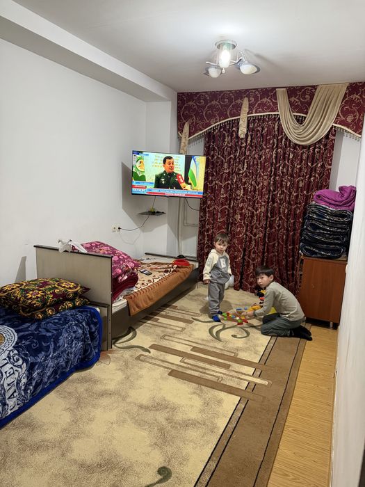 Шошилинч! Срочно продается 2-х комнатная квартира рядом метро Беруний