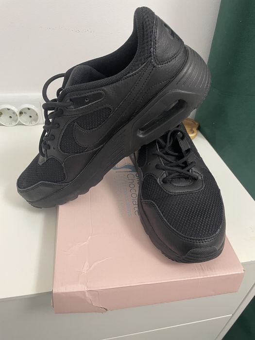 Adidasi nike running fast