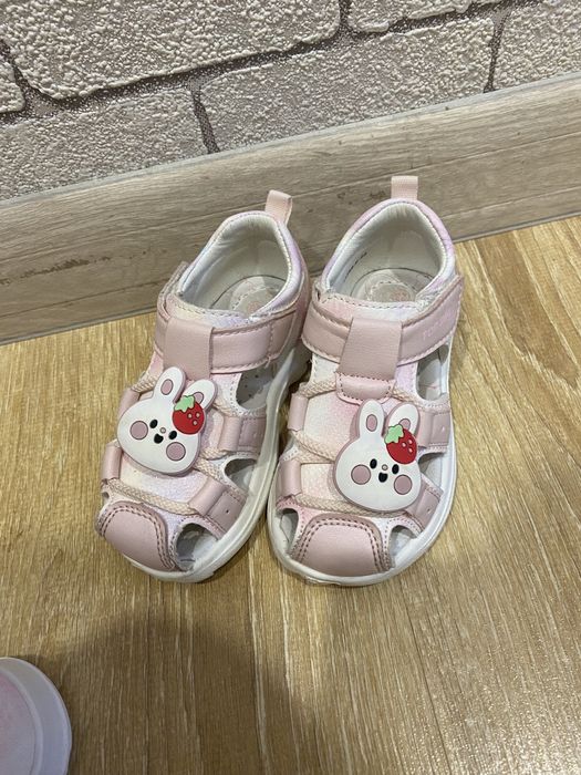 Продам детские сандали