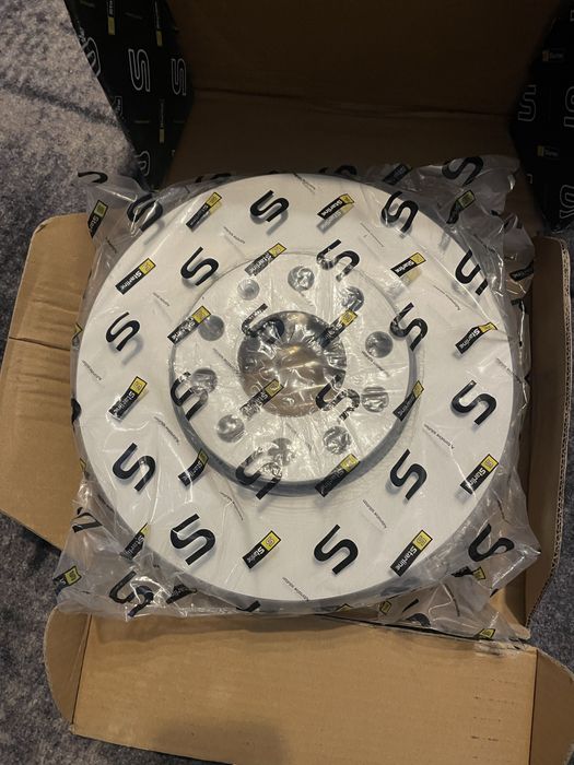 Vand discuri+ placute  noi Față