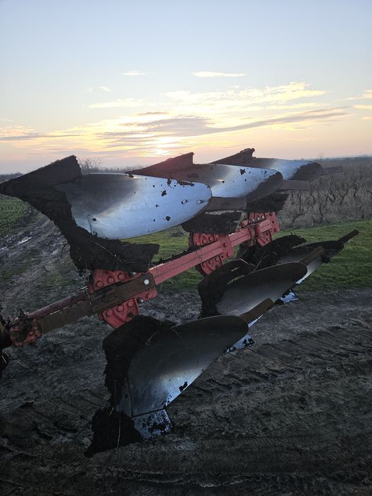 Vand plug cu 4 brazde, posibilitate transport