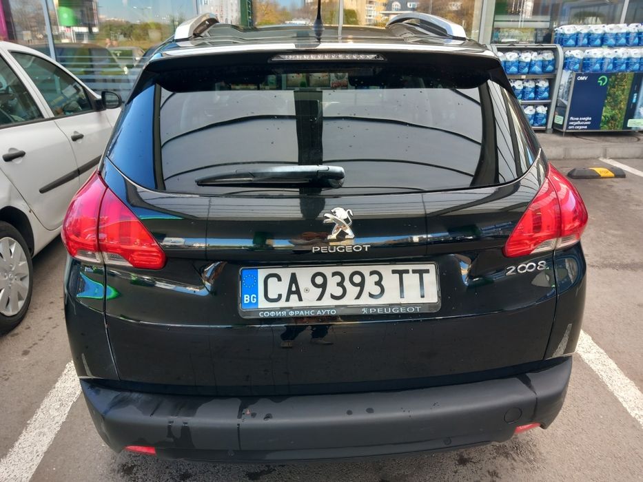Лек автомобил Peugeot 2008,аутлендър,1.2 бензин 82 к.с.реални 23 640км