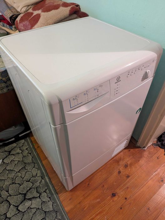 Сушилня кондензаторна 7 кг - INDESIT ISL70C