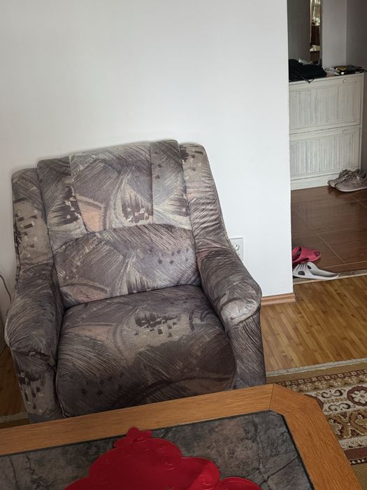 Vand set coltar cu fotoliu si masuta