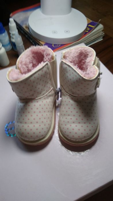 Детская обувь продается