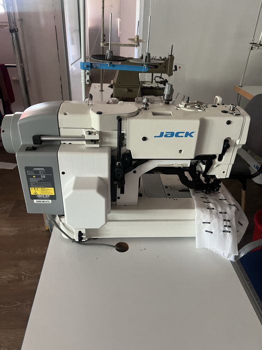 Vânzare utilaje și echipamente din fabrică de confecții