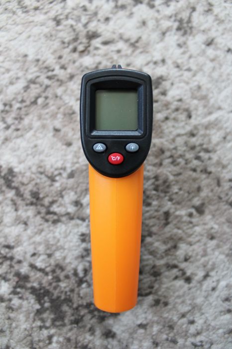 Безконтактен инфрачервен лазерен термометър