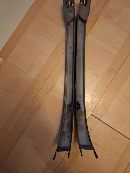 Продавам mercedes w163 2 бр лайсни под фара