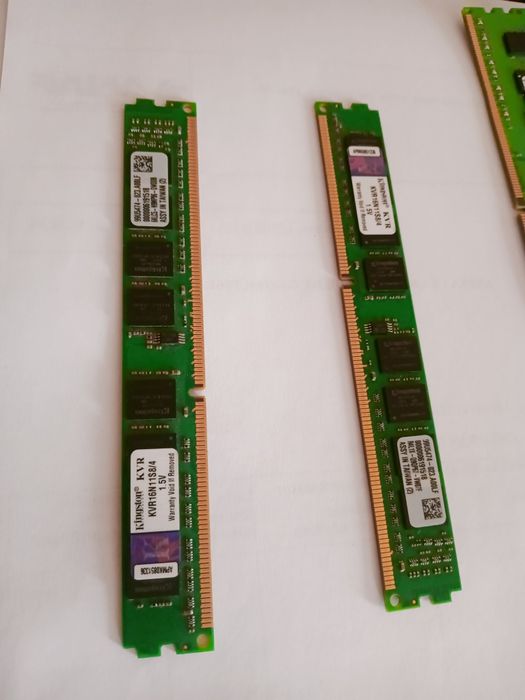 2x Kingston 4GB DDR3 1600MHz KVR16N11S8/4
Kingston VDDR3 1600MHz KVR16