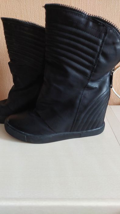 Дамски ботуши Emu и други