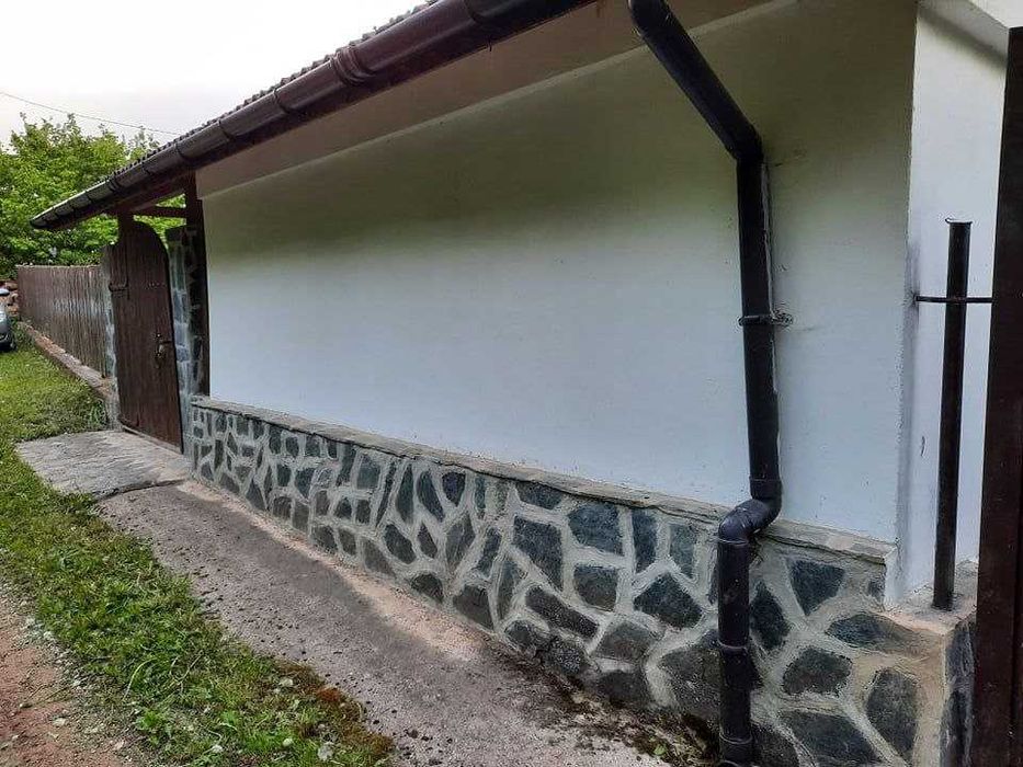 Къща под наем село Бусинци, Трън