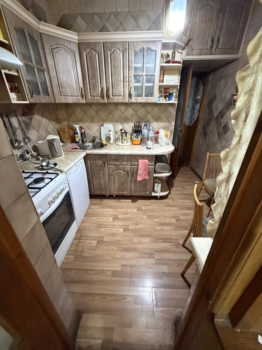 Продаю 4/3/4 Ц-5 Массив Киёт (Университет Журналистики)